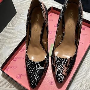 Brand new never worn multi color shoes